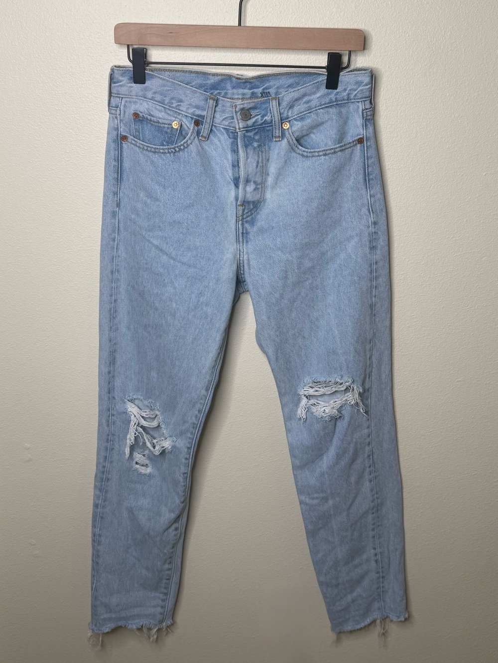 Levi’s Wedgie Icon Fit Kiss Off Distressed Jeans Size 27 Light Wash-22861-0012